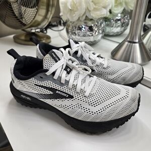 Brooks Revel 6 Running Shoes Women's Sneakers 8.5